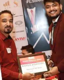 Ankur Agarwal receiving an award at BNI Esteem