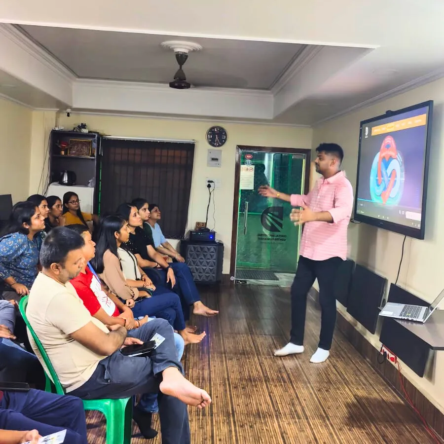 Ankur Agarwal teaching a practical digital marketing class at DMCG, Guwahati